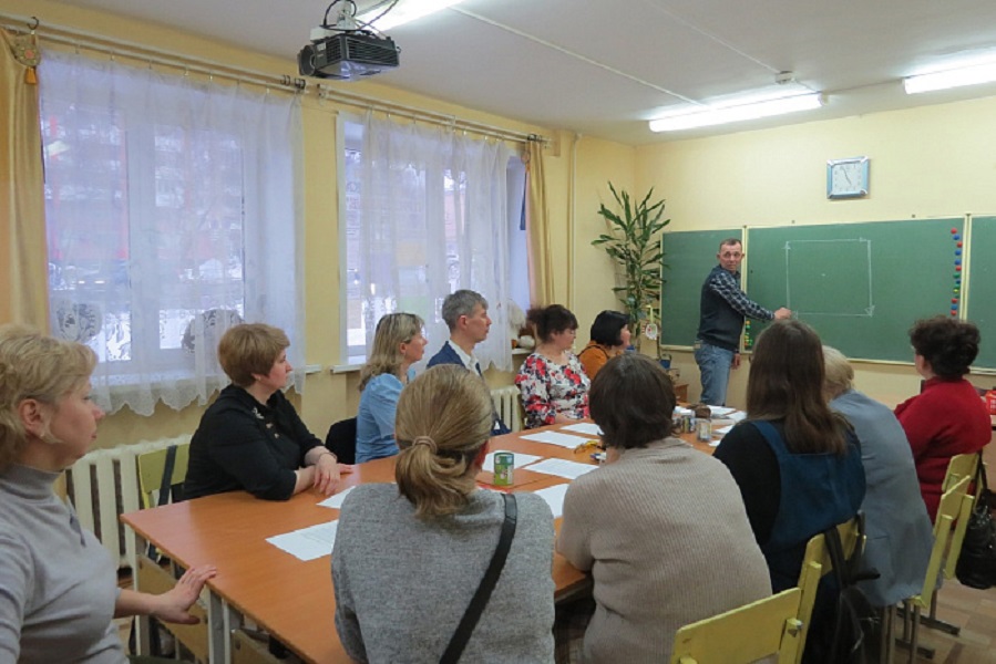 В Кировской области начала работу служба психолого-педагогической помощи семьям участников СВО.