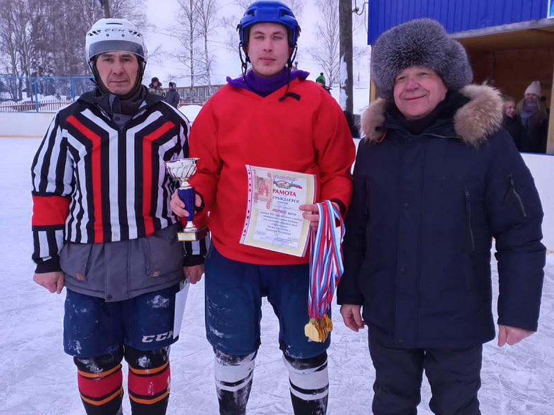 17 февраля на хоккейной коробке спортивной школы пгт Пижанка состоялся турнир по хоккею с шайбой на кубок воинов интернационалистов.