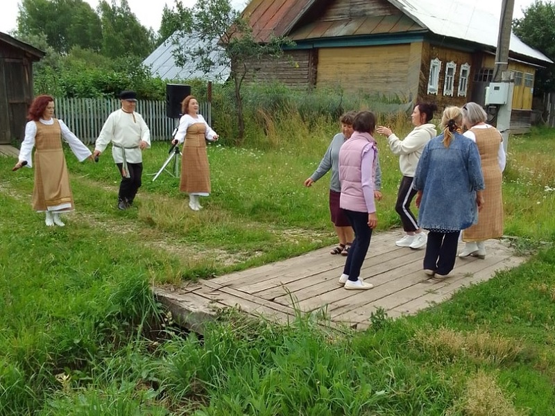 Выездные концерты в дальние  сельские населённые пункты Пижанского муниципального округа.