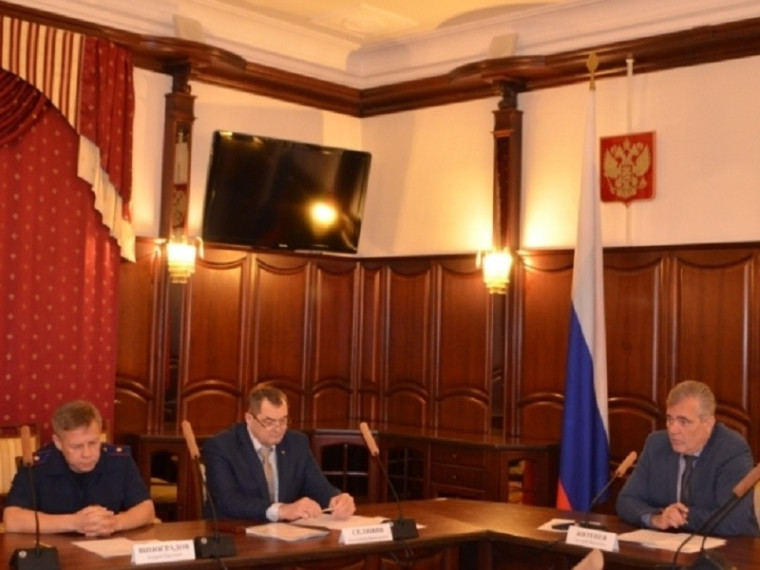 Жители Кировской области отмечены правами полномочного представителя Президента Российской Федерации в Приволжском федеральном округе. Жители Кировской области отмечены правами полномочного представителя Президента Российской Федерации в Приволжском федеральном округе.